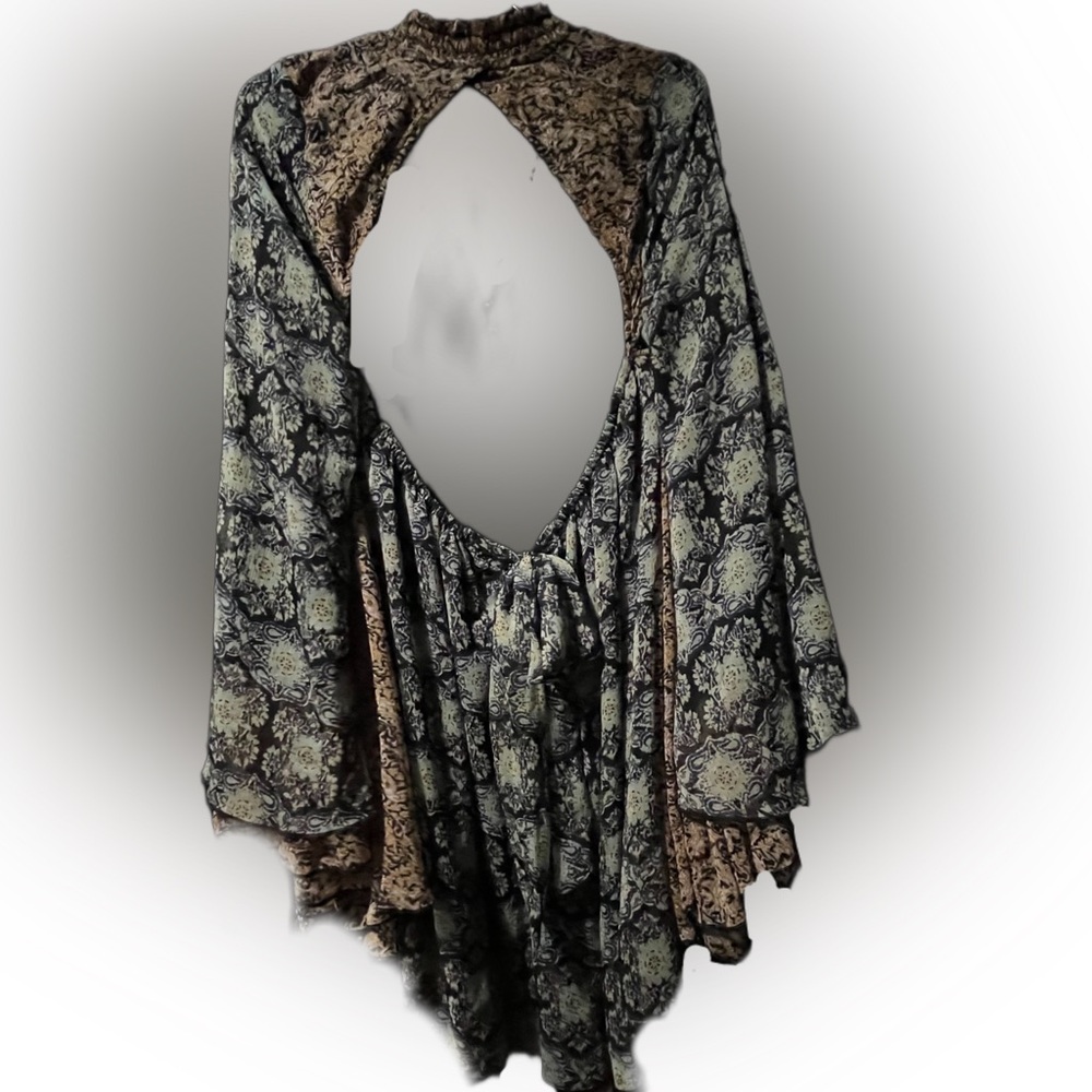 โข๐
๐
ก ๐
๐
โข๐
๐
๐
๐
๐
๐
Gabi Tunic Top - Picture 2 of 6